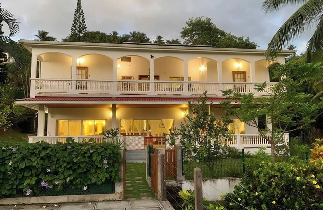 October Discount-Private Villa with Pool and Distant Ocean View