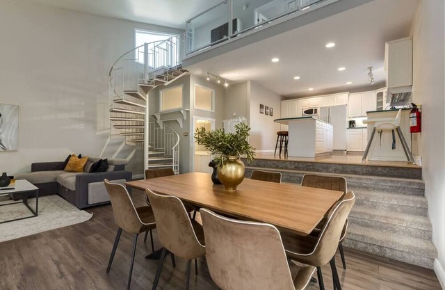 This house is a 3 bedroom(s), 2.5 bathrooms, located in Calgary, AB.