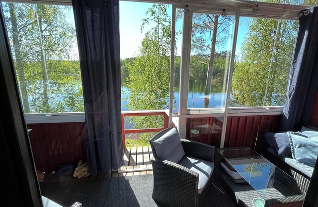 Welcoming 2-bedroom semi-detached cottage by the lake in Central Finland