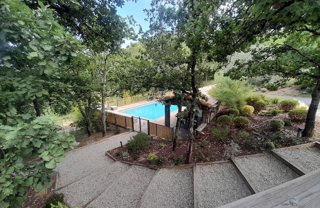 La Colline aux Oiseaux, large nature gîte with swimming pool