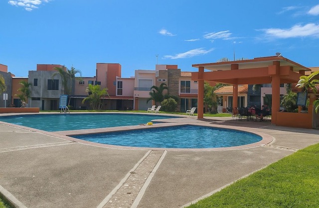 House with pool, near the beach - Casa con piscina, cerca de playa