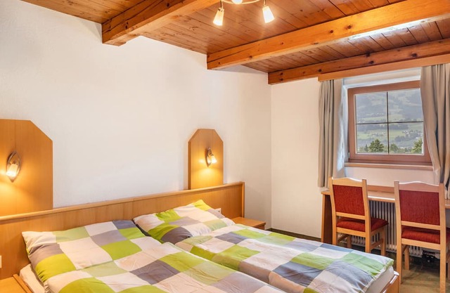 Room '4' with Mountain View, Shared Terrace and Wi-Fi