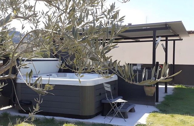 Guest Room 'A L'ombre Des Amandiers - Room 3' with Shared Pool, Communal Garden and Wi-Fi