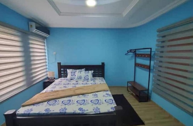 Affordable Apartment with Living Room & Bathtub