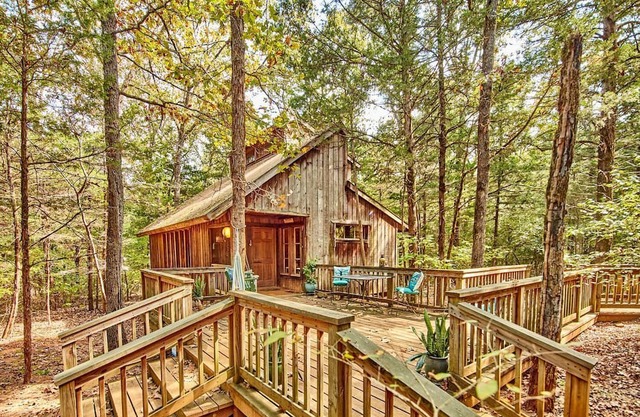 Gorgeous Multi-Unit Cabin Rental for Larger Groups Nestled in the Trees for an Unforgettable Getaway in Nature in Ben Wheeler, Texas