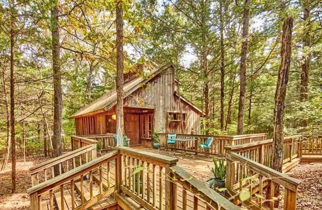 Cozy and Comfortable Kid-Friendly Cabin Rental for a Memorable Family Getaway Nestled in the Serene Forest in Ben Wheeler, Texas