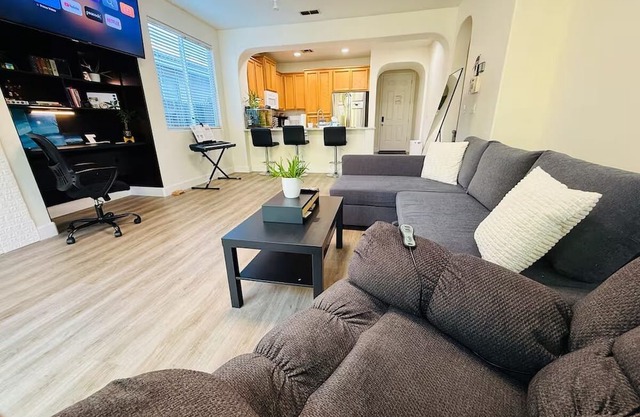 Smart Zen Retreat Near Airport – Calm, Comfortable Garden Hideaway