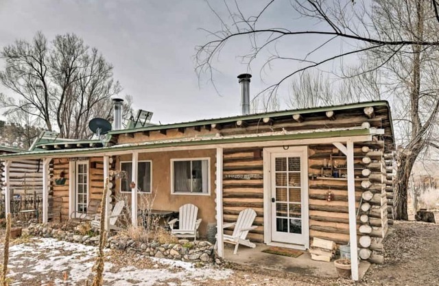 Studio-Style Log Cabin near Carson National Forest, New Mexico