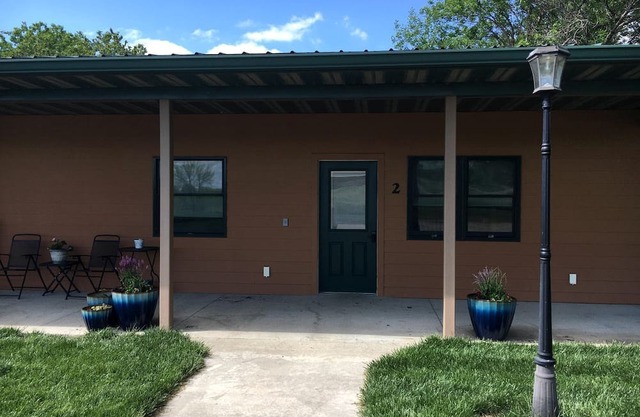 Impressive Cabin Rental for Outdoor Adventure Getaway near Manhattan, Kansas