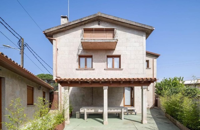 House Ameixida, for large groups, sea views, beach 300m, parking, barbecue