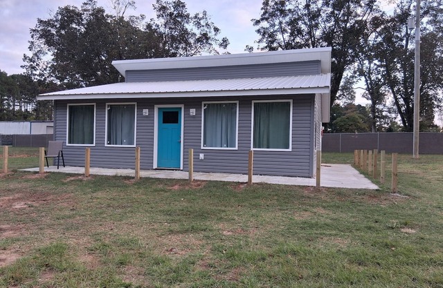Well appointed house with outdoor space for kiddos to throw the ball in Cabot
