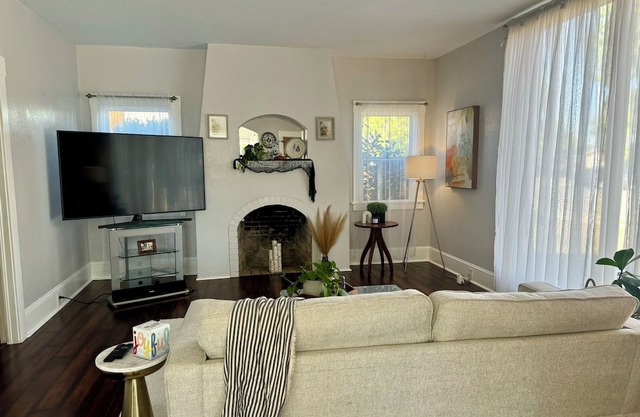 Charming 2-bedroom house with fitness room and AC in delightful Patterson