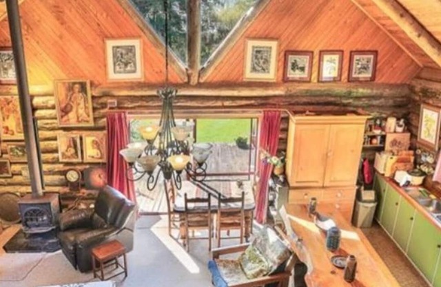 Large property near the ocean. 5 minutes to Takaka township!