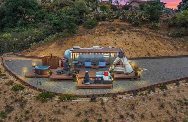 AIRSTREAM GLAMPING! Jacuzzi, BBQ & Chill!