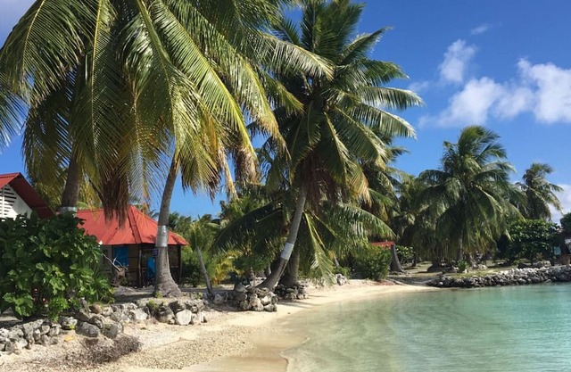 FAKARAVA-Fare Veke Plage family-en 1/2 pension