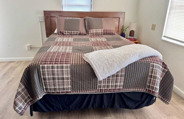 Studio House - Close to Haynes and the hospital!