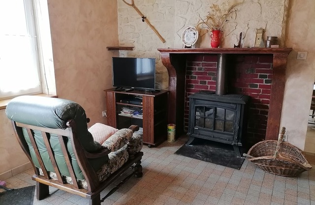 Holiday Home 'Le Gîte du Champ de la Croix' with Private Terrace, Private Garden and Wi-Fi