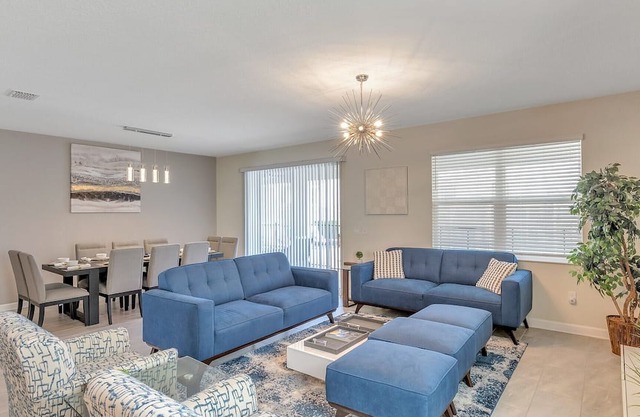 Beautiful 9Bed Pool Home with Game Room-1233CHD