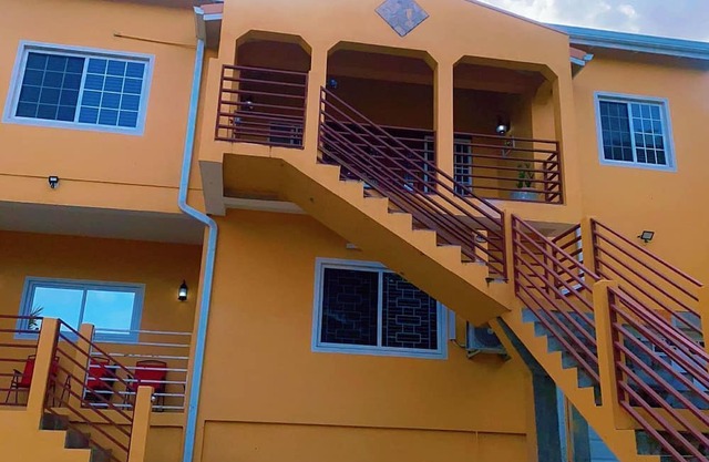 Charming 5-bedroom cottage with AC, fitness room in fabulous Belmont