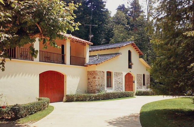 Holiday Cottage with Pool in Sant Hilari Sacalm – Masoveria del Castell de Villavecchia