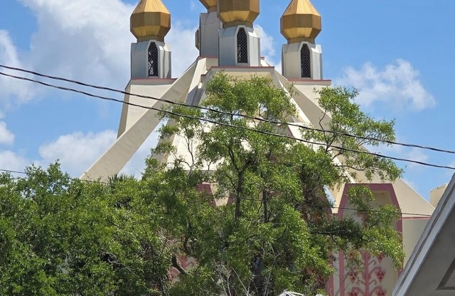 Private 2-bedroom 1 bath Special guests Suite in fabulous St. Petersburg.