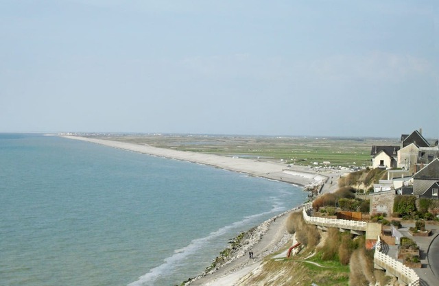Tout près de la plage à pied!