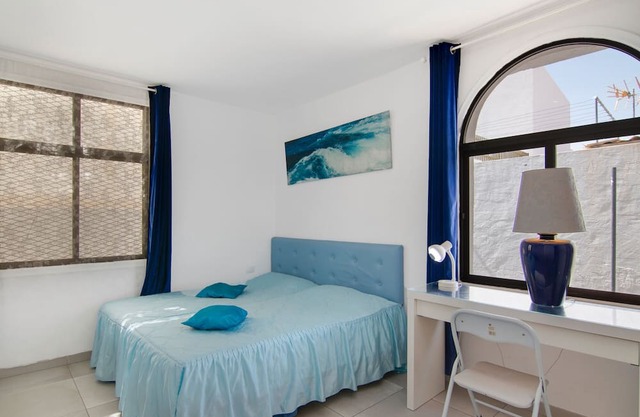 'Habitación Azul Con Baño Privado' with Mountain View, Wi-Fi and Air Conditioning