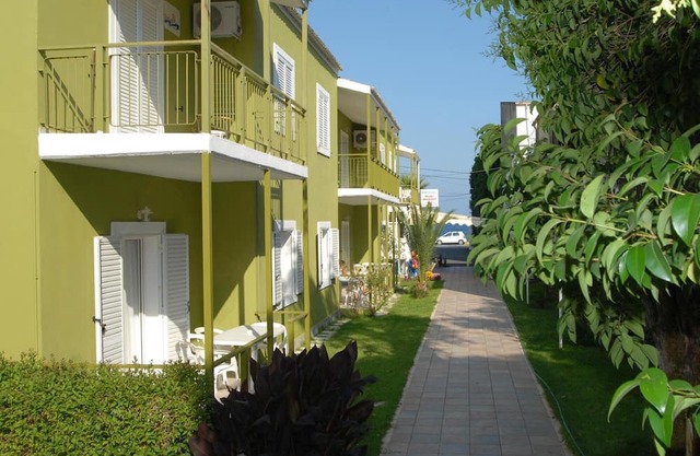 2-bedroom apartment a few steps from Ipsos beach - Wi-Fi, AC, fridge, balcony