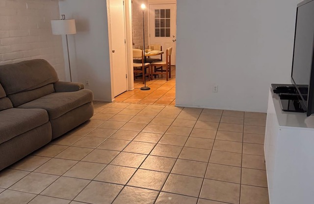 Charming 2-bedroom house with AC, WiFi in awesome Tucson
