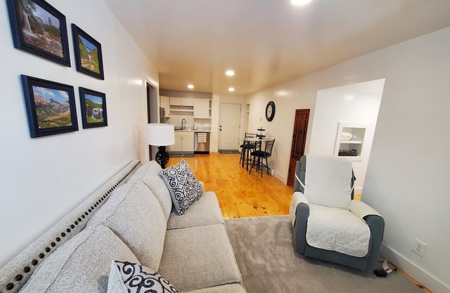 Charming 1-bedroom apartment in delightful Manlius, on a beautiful flower farm!