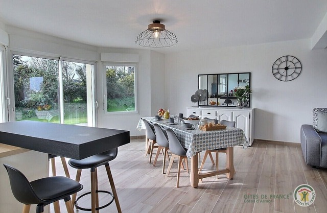 You'll love this comfortable, trendy home with the sea in front of you!