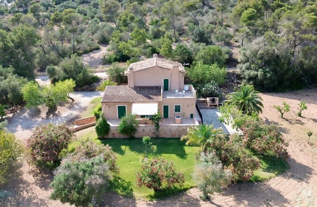 House with Open Views, Ideal for Families