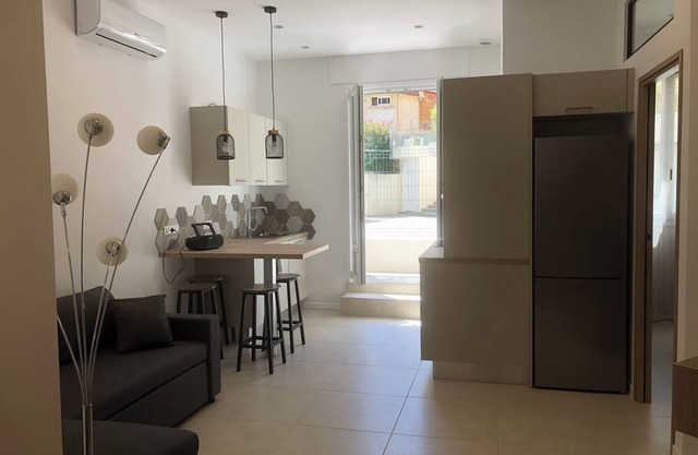 Quiet 2-room apartment near the sea