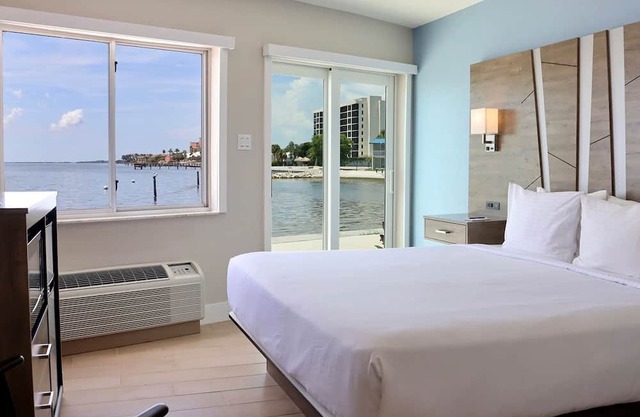 Spacious Retreat Near St. Pete Beach, Fort De Soto & Local Attractions