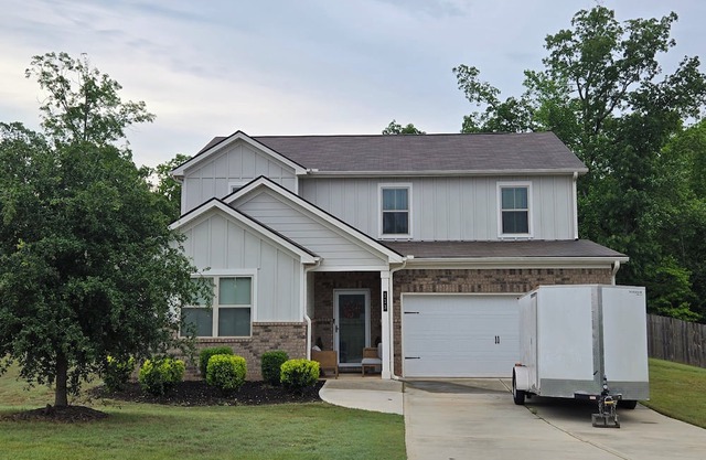 n 4-bedroom house in awesome Locust Grove with fitness room, AC, WiFi