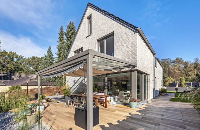 Holiday Home 'Architektenhaus' with Private Pool, Wi-Fi and Air Conditioning