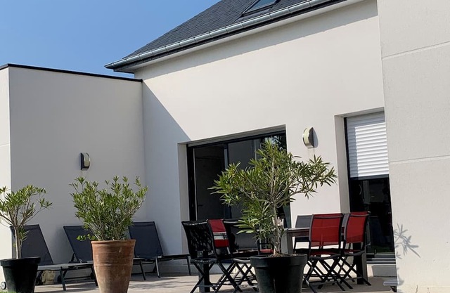 VILLA GRAVELOUP family vacation home, close to the sea and beaches