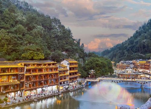 Fenghuang Ancient Town Fuyuan Riverside Homestay