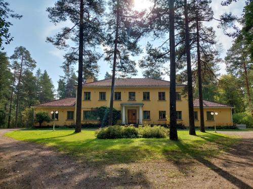 Majoitus sisältäen saunavuoron, iltaruoan ja aamupalan