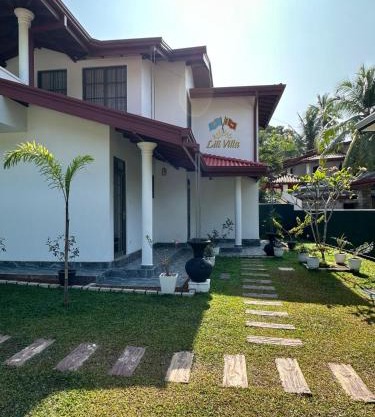a - Lili Villa