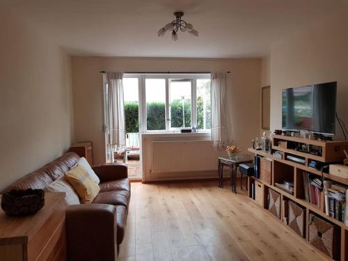 Modern/functional 3-bedroom apartment with garden