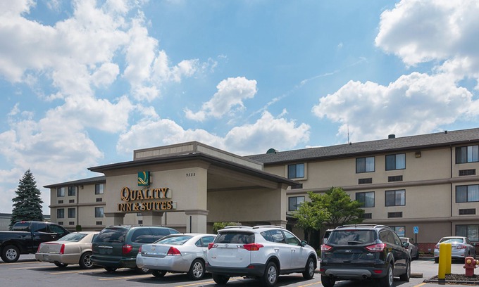 Romulus Hotel | Quality Inn & Suites Detroit Metro Airport