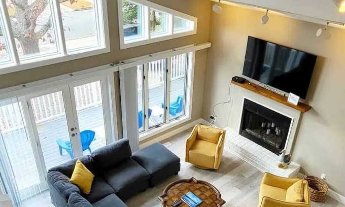 Villas Ski Chalet | Chalet By The Bay - Sleeps 12