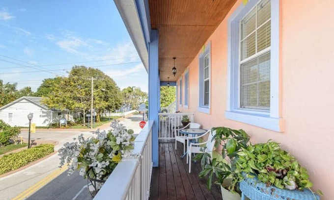 Stuart House | THE CARIBBEAN SUITE AT OLD COLORADO INN