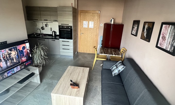 Haut Founty Apartment | CENTRAL CHARMING STUDIO 15 mins from the beach