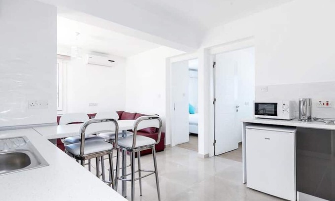 Zeytinlik Apartment | Flat w View, Pool, Balcony Near Beach in Kyrenia