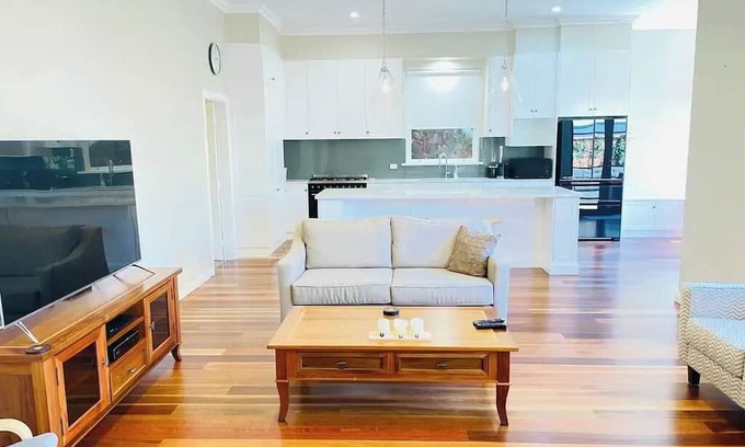 Wagga Wagga Apartment | Classic Meets Modern in Central Wagga