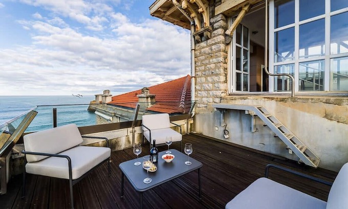 Behobie Apartment | LIGHTHOUSE . KEYWEEK. Apartment Biarritz