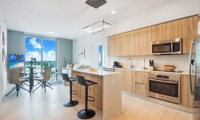Northeast Miami Condo | Brandnew unit Miami Design District pool & parking