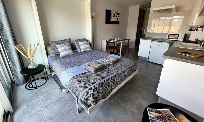 Les Sables d'Olonne Apartment | Modern equipped studio close to the beach